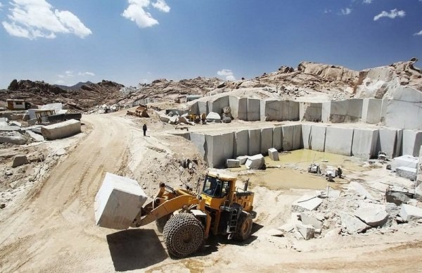 استخراج سالانه ۲۰ میلیون تن ذخایر معدنی از معادن آذربایجان شرقی