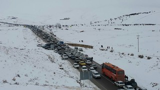 آدم برفی ها مسیر بجنورد-اسفراین را مسدود کردند