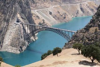 احداث سد بهشت‌آباد برای منطقه محروم اردل اشتغال ایجاد می‌کند