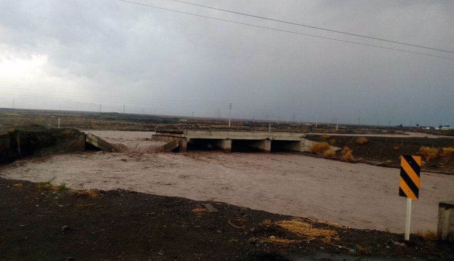 پل ارتباطی ۵ روستای شهرستان نور در اثر طغیان رودخانه بلده تخریب شد