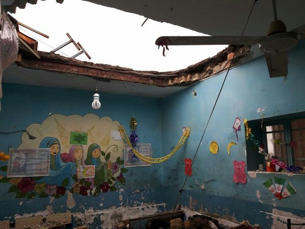تخریب سقف کلاس درس در میناب+تصاویر
