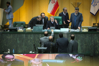 فرصت لاریجانی به کمیسیون تلفیق درباره معافیت مالیاتی حقوق‌ها