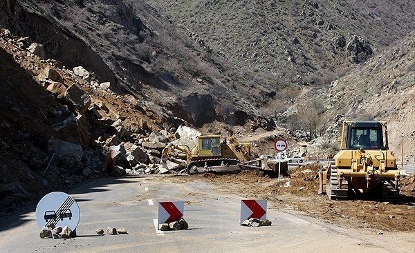 محور ایلام- صالح آباد مسدود است
