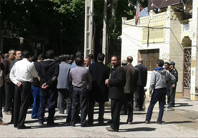 کارگران «پارسیلون» خرم آباد برای دومین روز متوالی تجمع کردند