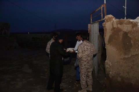گزارش تصویری از کمک رسانی به سیل زدگان شهرستان تایباد توسط خدام وجهادگران رضوی بادستور تولیت آستان قدس رضوی