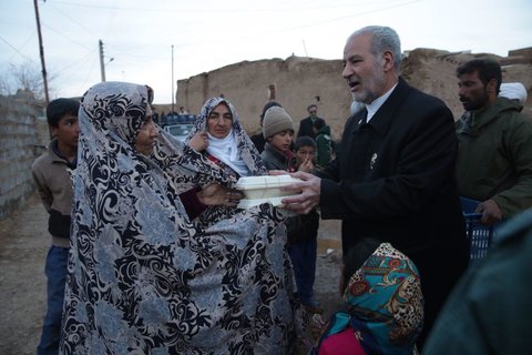 گزارش تصویری از کمک رسانی به سیل زدگان شهرستان تایباد توسط خدام وجهادگران رضوی بادستور تولیت آستان قدس رضوی