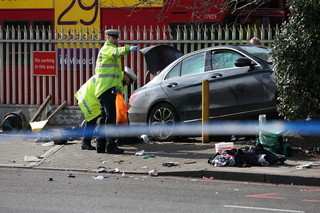 برخورد خودرو با عابران در لندن/تروریستی بودن این حادثه هم رد شد