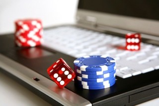 جای خالی نظارت بر سایت‌های پوکر آنلاین/ جابه‌جایی پول‌های قمار از طریق درگاه رسمی!/ چرا خیال صاحبان سایت‌های پوکر اینقدر راحت است؟!