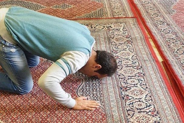 نماز یومیه مسلمانان موجب تسکین کمردرد می شود