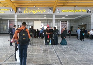زائران عتبات در پشت مرز شلمچه/عراق به دارندگان ویزای گروهی اجازه ورود نمی دهد