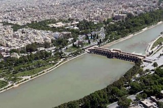 طرح آب و جاروی بهاری در شهر اصفهان اجرا شد