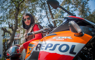 تصاویری از دختر موتورسوار باحجاب جنجالی!