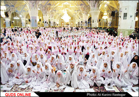 برگزاری بزرگتری جشن عبادت و بندگی 5000 نفر از دانش آموزان دختر در حرم مطهر رضوی