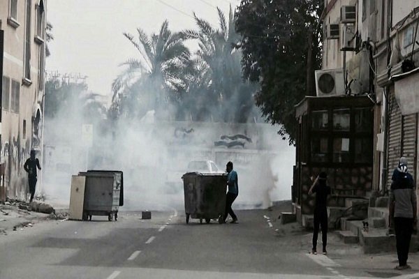 یورش آل‌خلیفه به تظاهرات ضد دولتی/وقوع درگیری شدید با انقلابیون