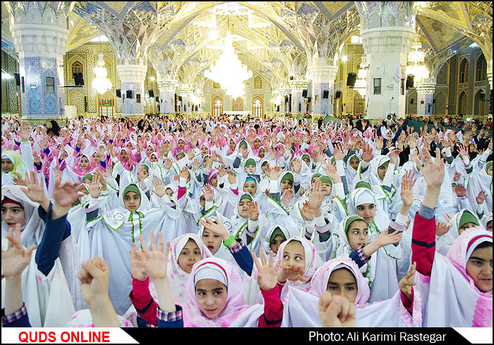 برگزاری بزرگترین جشن عبادت و بندگی 5000 دانش آموزان دختر در حرم مطهر رضوی/گزارش تصویری