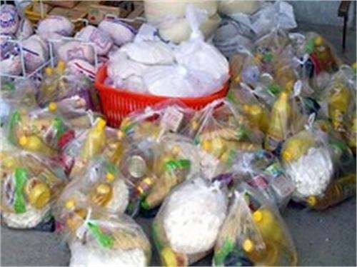  آستان قدس رضوی ۳۱۳سبد غذایی به مددجویان بیمار یزدی اهدا کرد