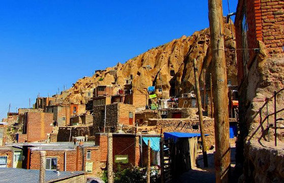 روستای صخره ای کندوان، استثنای تاریخ