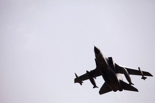 حملات جنگنده‌های سوری به مواضع داعش در دیرالزور