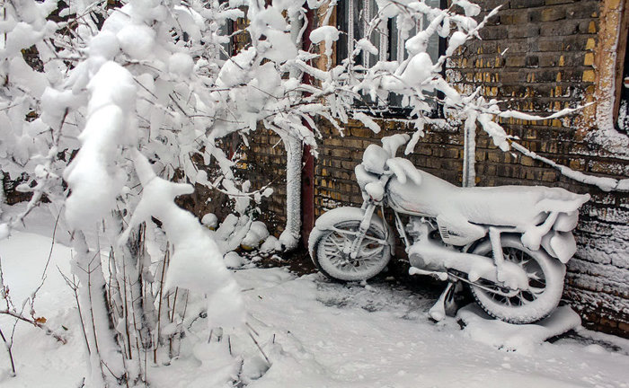  بارش ۵۰ سانتیمتری برف در گردنه  شاه منصوری/ ۳۰ روستا در محاصره برف و کولاک قرار دارد