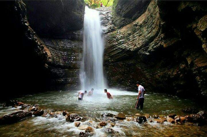 آبشار «ویسادار» گیسوی سپید جنگل های گیلان 