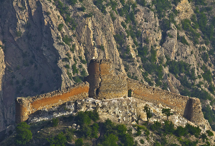 قلعه«کنگلو» شاهکار نظامی دوران ساسانی/«دژ قرمز» دروازه هایش را بر روی گردشگران گشوده است