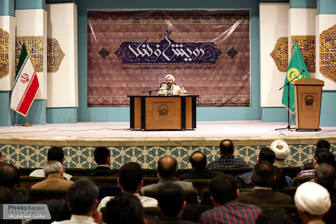 بازخوانی گفتمان انقلاب اسلامی  در اندیشه مقام معظم رهبری«رویش فرهنگ»