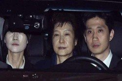 فیلم / چهره گریان رئیس جمهور سابق کره جنوبی هنگام انتقال به زندان