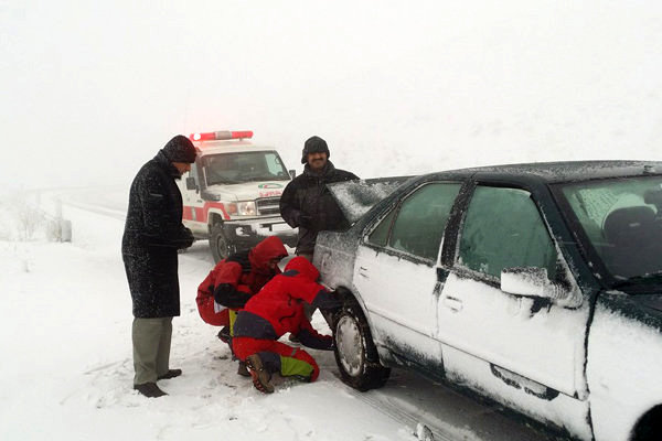 ۱۴۴ مسافر گرفتار در برف آذربایجان شرقی نجات یافتند