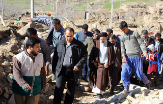 تولیت آستان قدس رضوی در مناطق زلزله زده رضویه حضور یافت