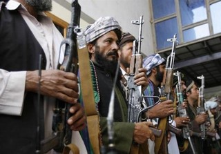 برخی از احزاب افغانستان با وجود فعالیت مسلحانه مجوز گرفته‌اند