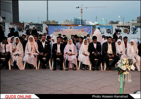  مراسم عقد 44 زوج جوان کرمانی که بیشتر آن ها تاکنون موفق به زیارت امام هشتم(ع) نشده اند را برگزار شد