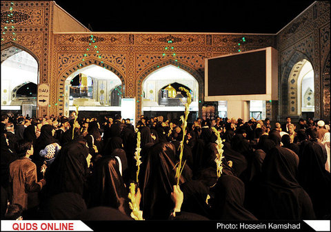  مراسم عقد 44 زوج جوان کرمانی که بیشتر آن ها تاکنون موفق به زیارت امام هشتم(ع) نشده اند را برگزار شد