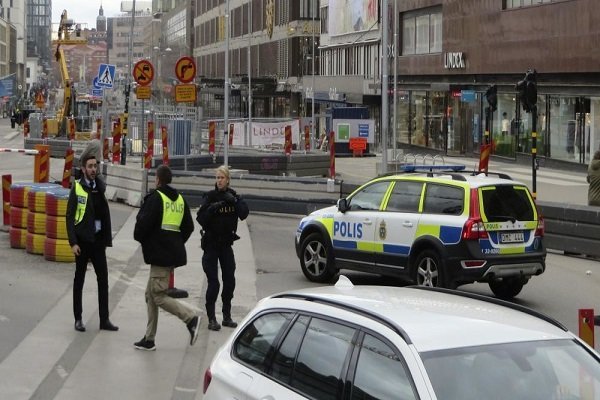پلیس سوئد: ۷ نفر در ارتباط با حمله تروریستی استکهلم بازداشت شدند
