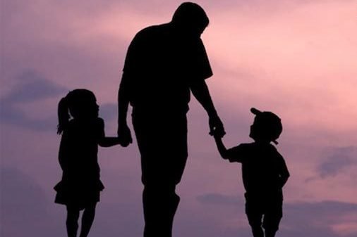  وارد کردن پدر در دایره عاطفی خانواده به منزله افزایش آرامش و نشاط خانواده است
