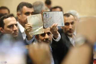 ثبت نام احمدی نژاد، امضای ادعاهای کذب خودش بود/ احمدی نژاد ترجیح می دهد که در چنین فضایی رد صلاحیت شود