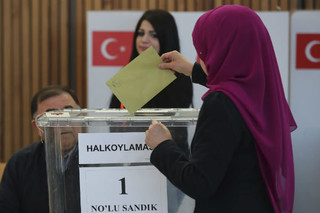 همه پرسی اصلاحات قانون اساسی ترکیه در ۱۶۷ هزار و ۱۴۰ شعبه