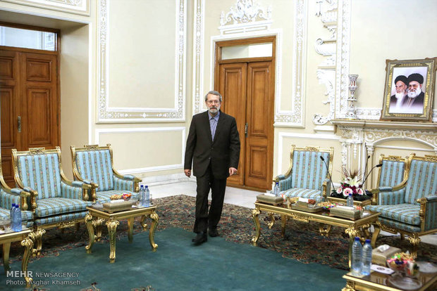 لاریجانی و وزیر دفاع جمهوری آذربایجان دیدار می کنند
