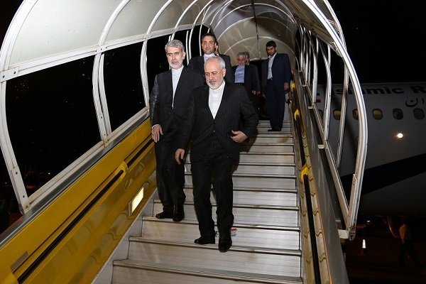ظریف وارد تهران شد
