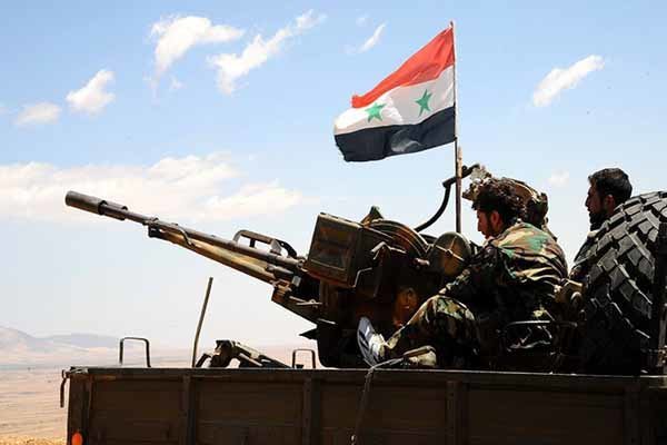 ‎ارتش‌های عراق و سوریه به هم رسیدند/آزادسازی شهرک «الکرادی» در جنوب «الرقه»+تصاویر
