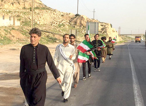 اقوام ایرانی از شیراز تا خلیج فارس پیاده روی می کنند