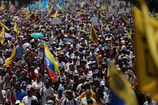 تظاهرات مخالفان دولت در ونزوئلا/ دو تن کشته شدند