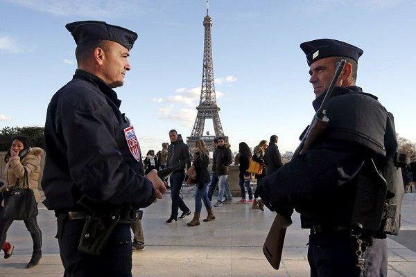 3 سال زندان برای سرفه کردن به صورت مامور پلیس در فرانسه

