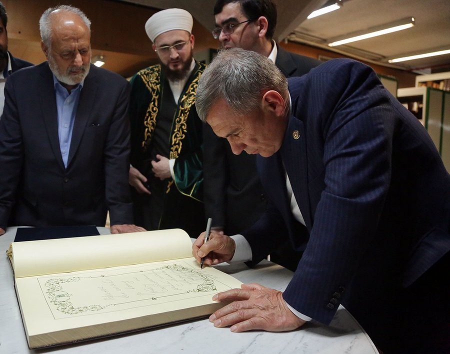 کتابخانه آستان قدس رضوی مایه مباهات جهان اسلام است