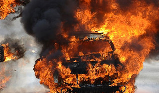  نشت گاز «سی.ان. جی» خودروی پژو پارس را به کام آتش برد