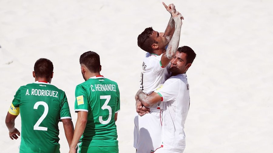 بازتاب برد تیم ملی فوتبال ساحلی در سایت فیفا و تمجید از پیمان حسینی