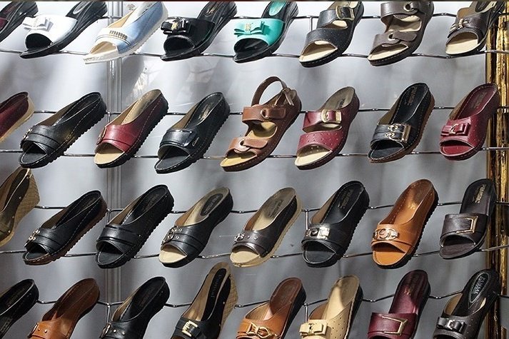 کمتر از یک درصد چک ها در بازار  پاس می شود/ واردات تولیدکنندگان کفش ایرانی را ورشکست کرد