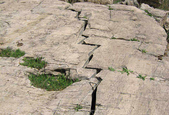 با وجود 4 گسل زلزله در اطراف مشهد 65 درصد مساحت مشهد از خطرپذیری بالایی برخوردارند