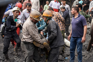 تراکم گاز مانع امداد رسانی/ اجساد ۲۱ نفر از کارگران جان باخته از معدن خارج شده است