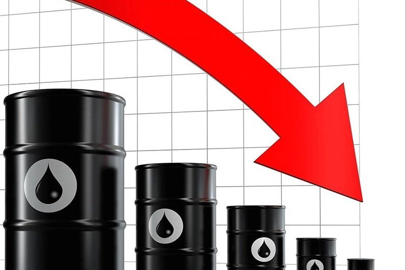 سقوط قیمت طلای سیاه/ ناامیدی سرمایه گذاران برای کاهش بیشتر تولید نفت عامل کاهش قیمت