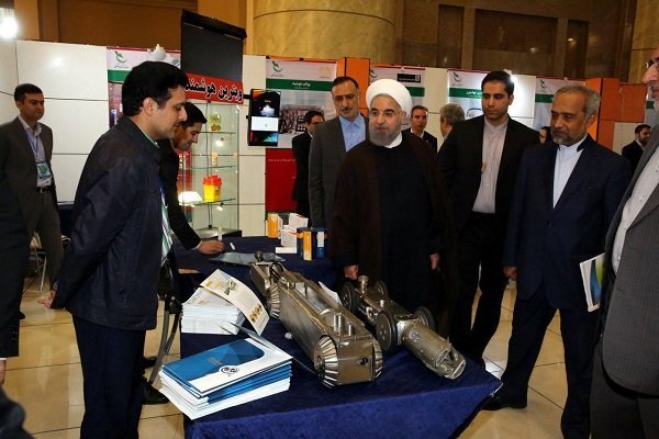 روحانی از نمایشگاه محصولات شرکتهای دانش بنیان بازدید کرد
